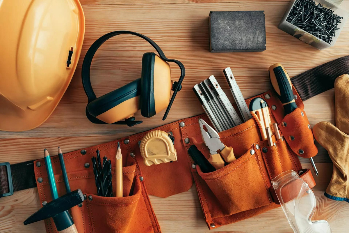 The Essential Guide to Hiring Handymen for Maintenance, Repair, and Installation